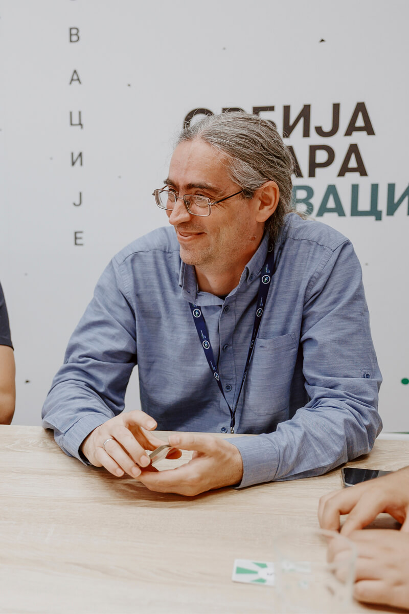 Naissus colleague sharing ideas at a meeting